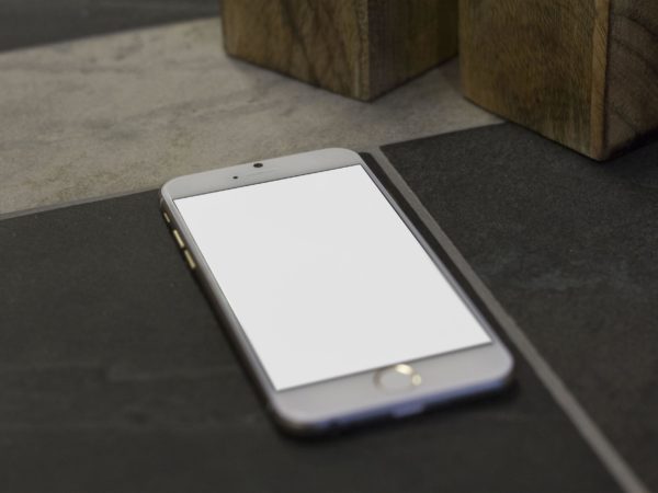 Free iPhone 6 Mockup Set – 6 PSD’s