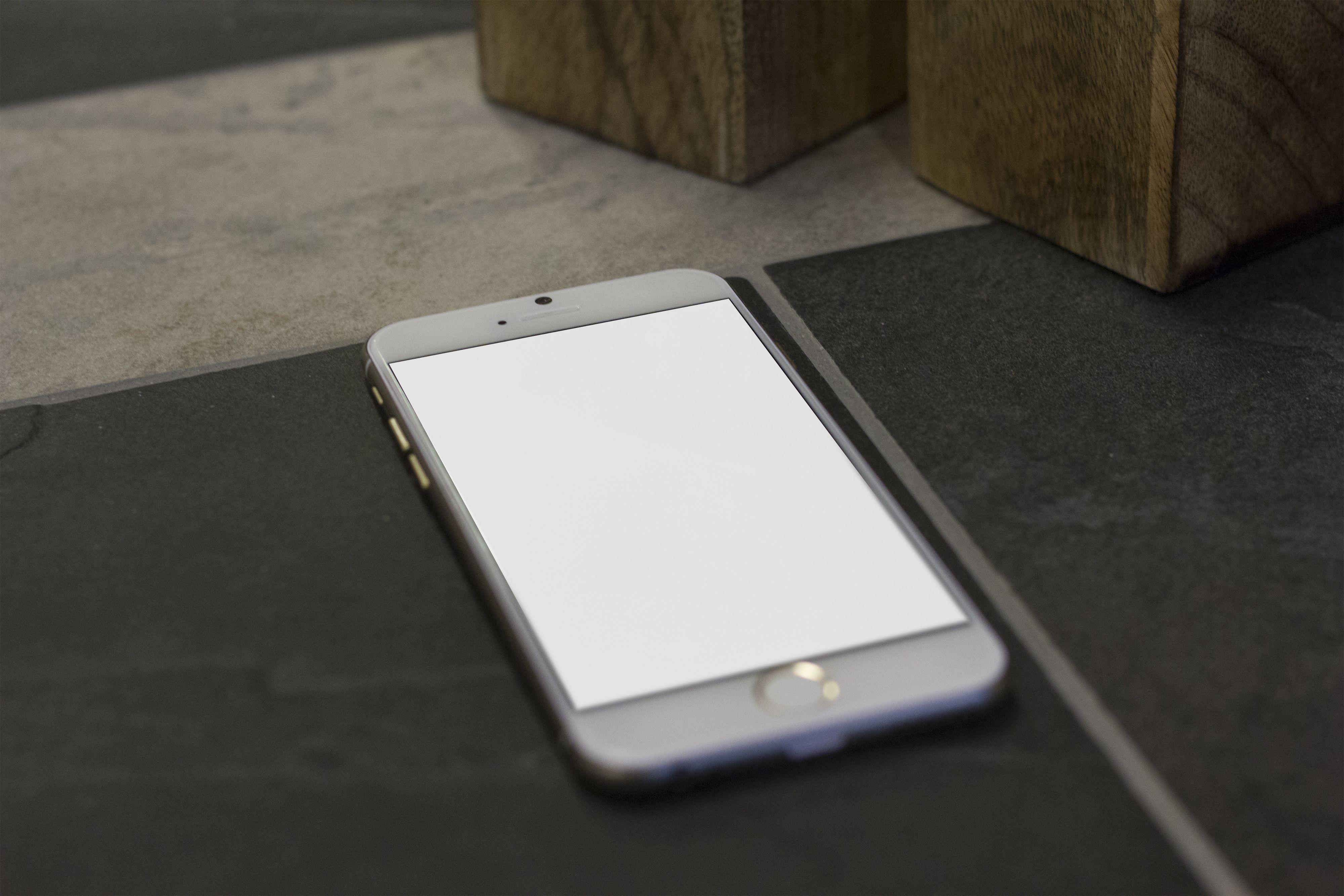 iphone-free-mockup