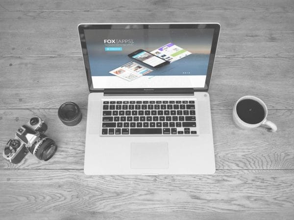 Free PSD Macbook Mockup