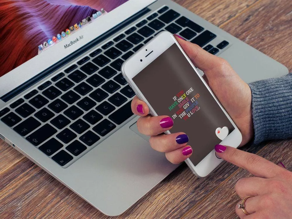 3 iPhone 6 and 6 Plus Photorealistic Psd Mockup