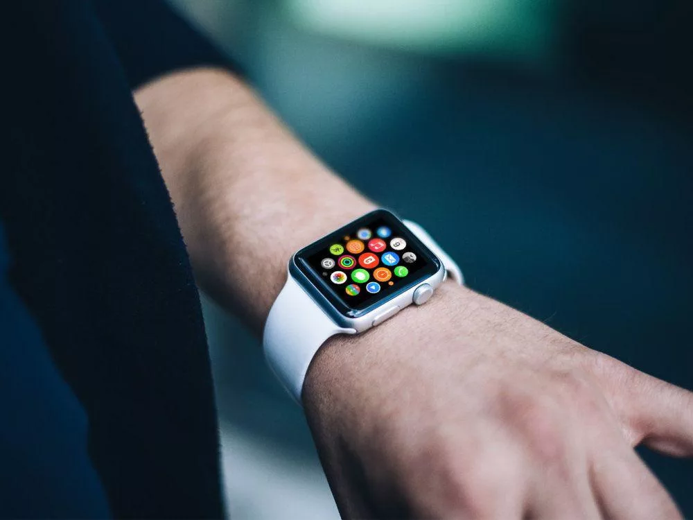 photorealistic-apple-watch-mockups