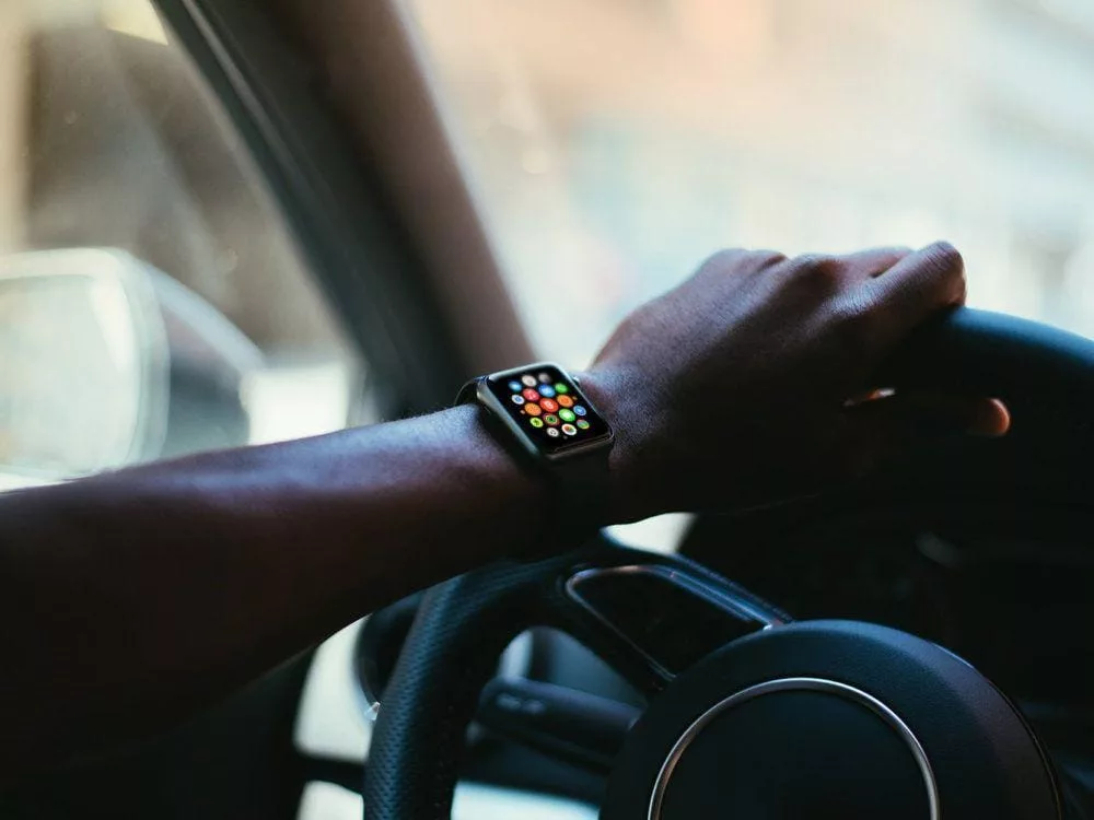 photorealistic-apple-watch-mockups