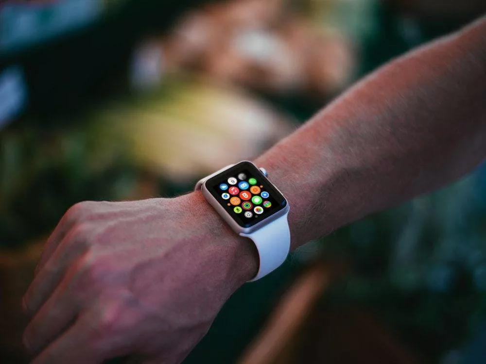 photorealistic-apple-watch-mockups