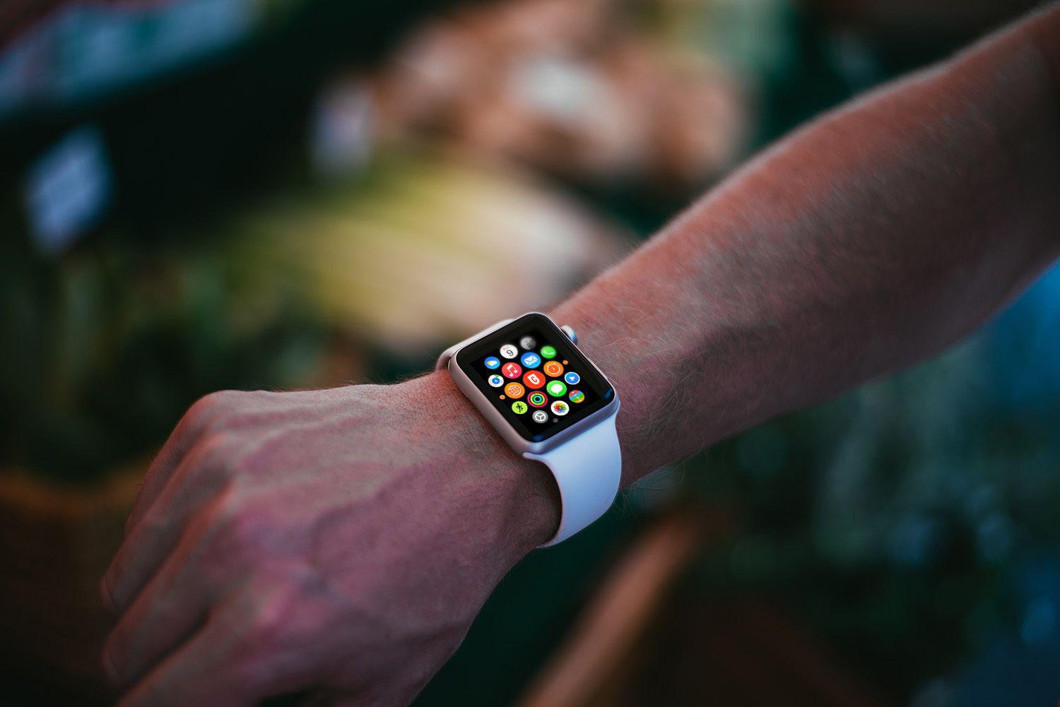 photorealistic-apple-watch-mockups