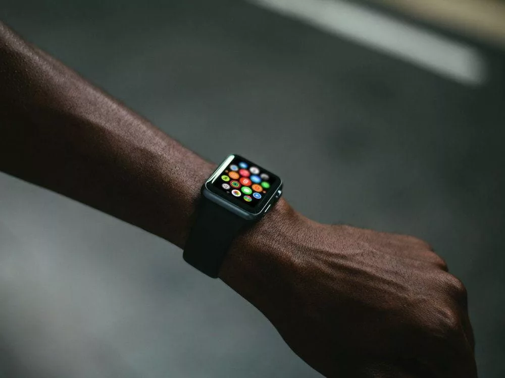 photorealistic-apple-watch-mockups