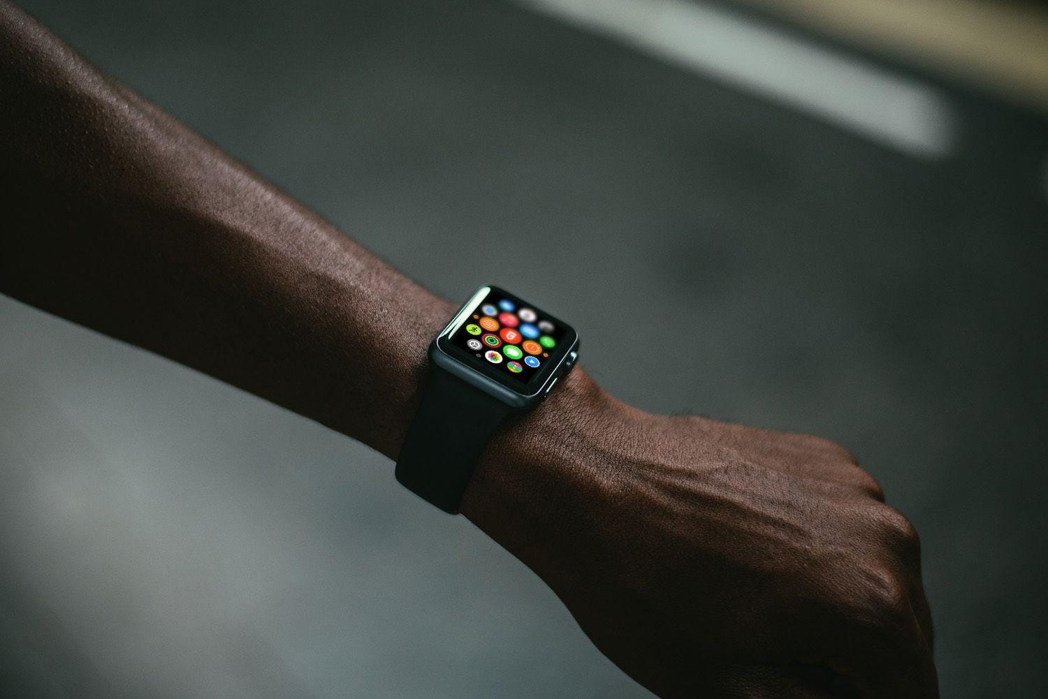 photorealistic-apple-watch-mockups