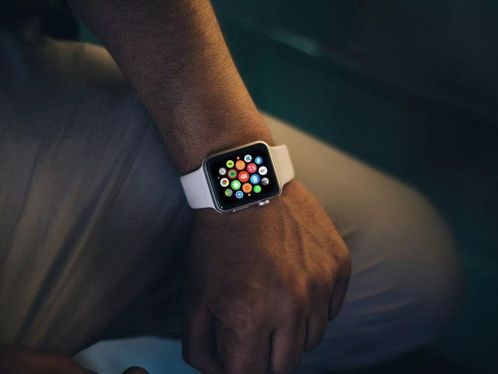 photorealistic-apple-watch-mockups