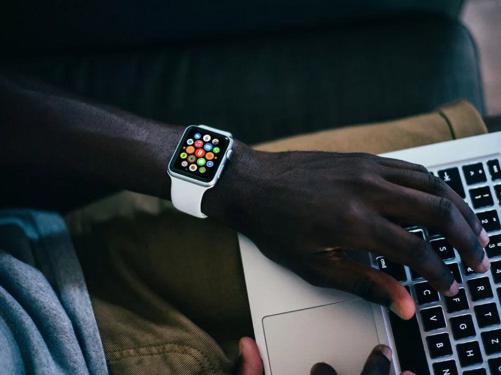 photorealistic-apple-watch-mockups