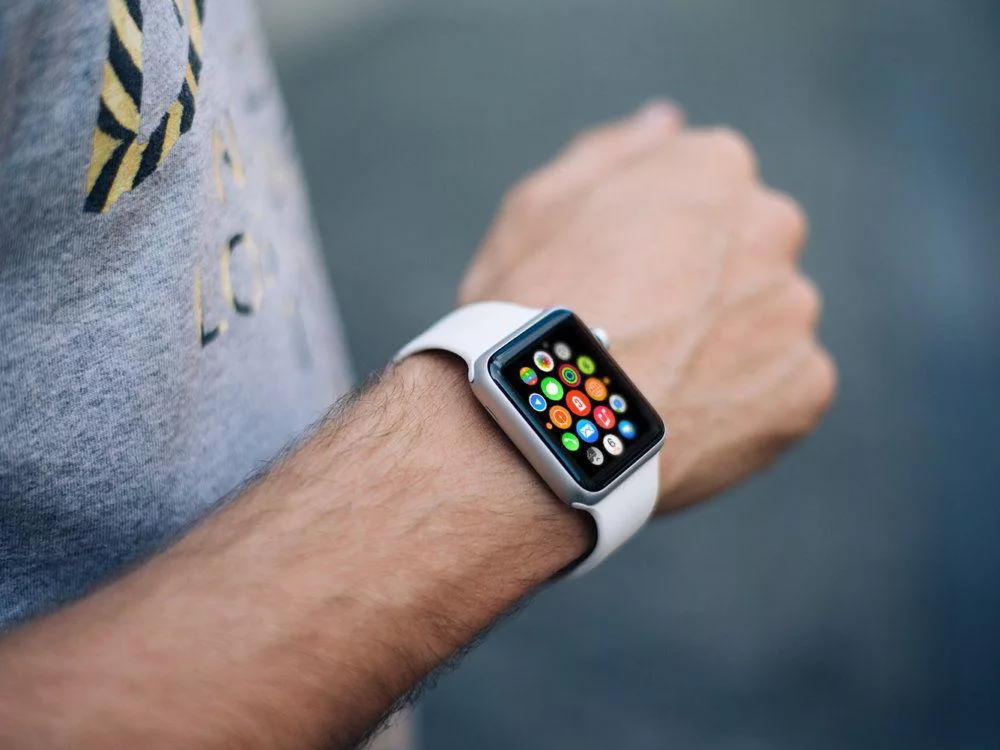 photorealistic-apple-watch-mockups