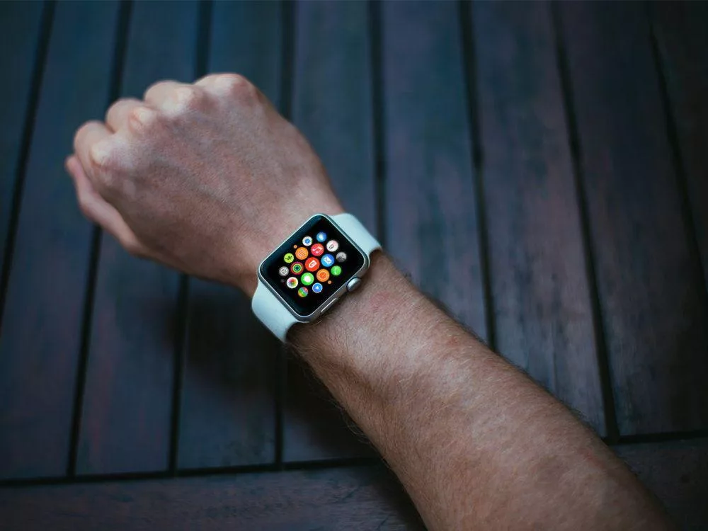 photorealistic-apple-watch-mockups