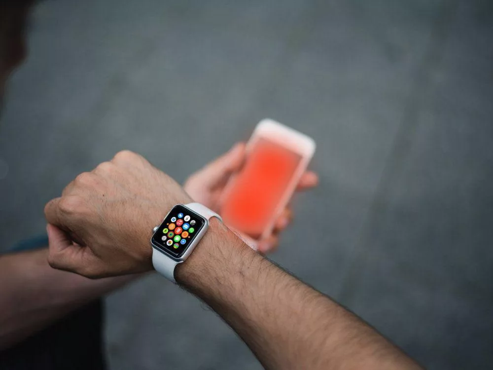 photorealistic-apple-watch-mockups