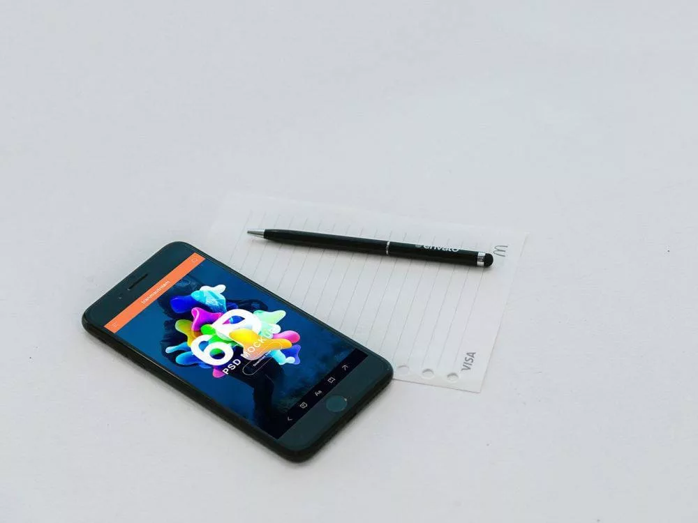 Free-iPhone-7-Realistic-PSD-Mockups