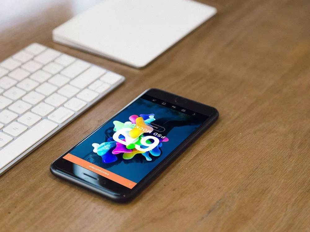 Free-iPhone-7-Realistic-PSD-Mockups