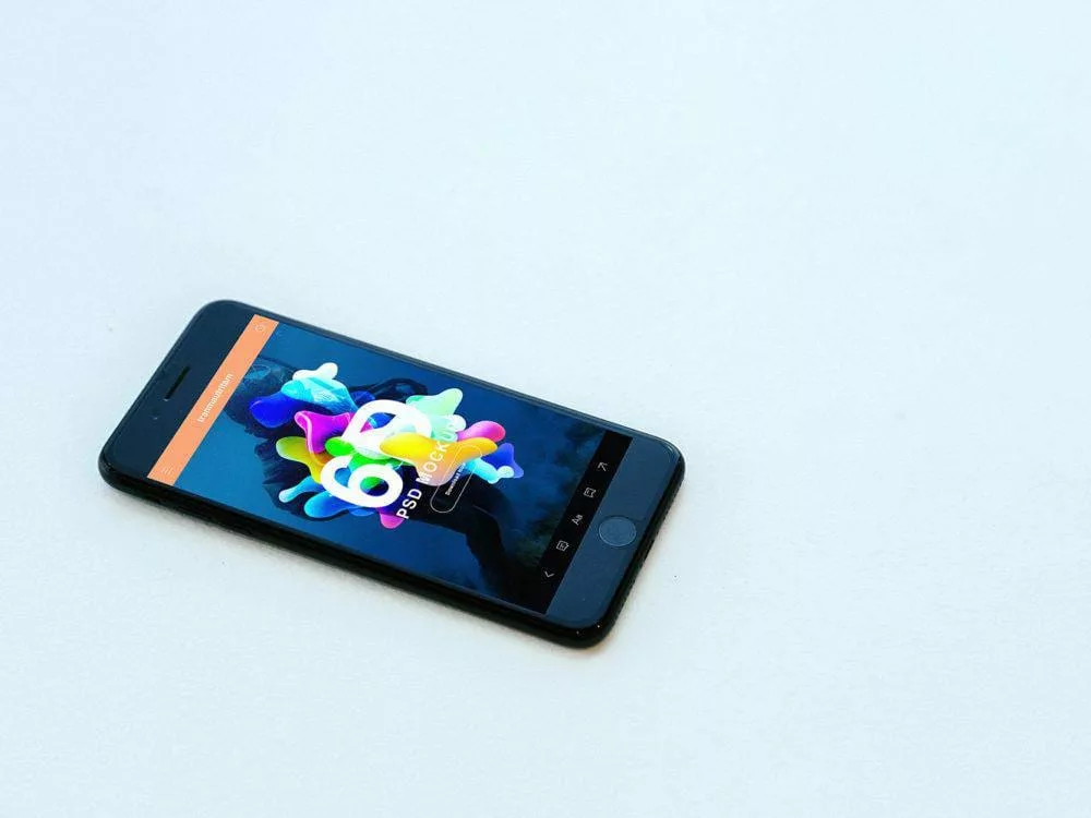 Free-iPhone-7-Realistic-PSD-Mockups