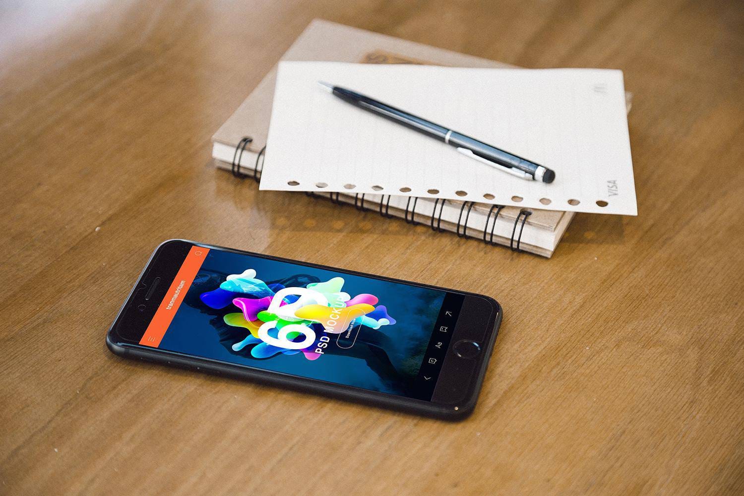 Free-iPhone-7-Realistic-PSD-Mockups