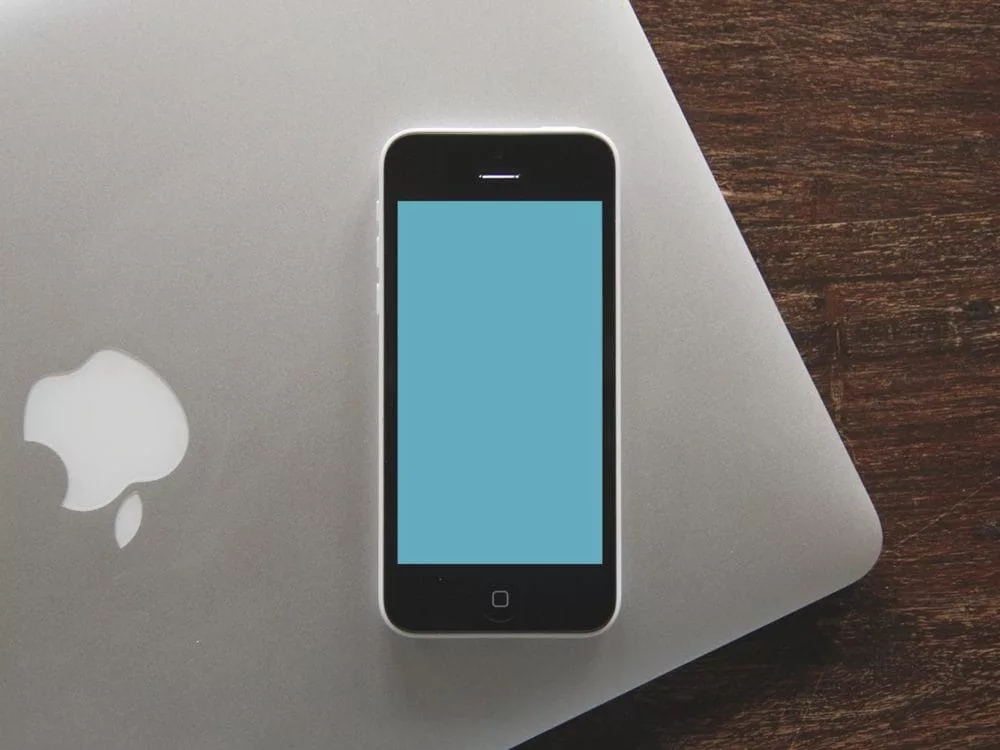 iPhone-5C-iPad-Air-Free-PSD-Mockups