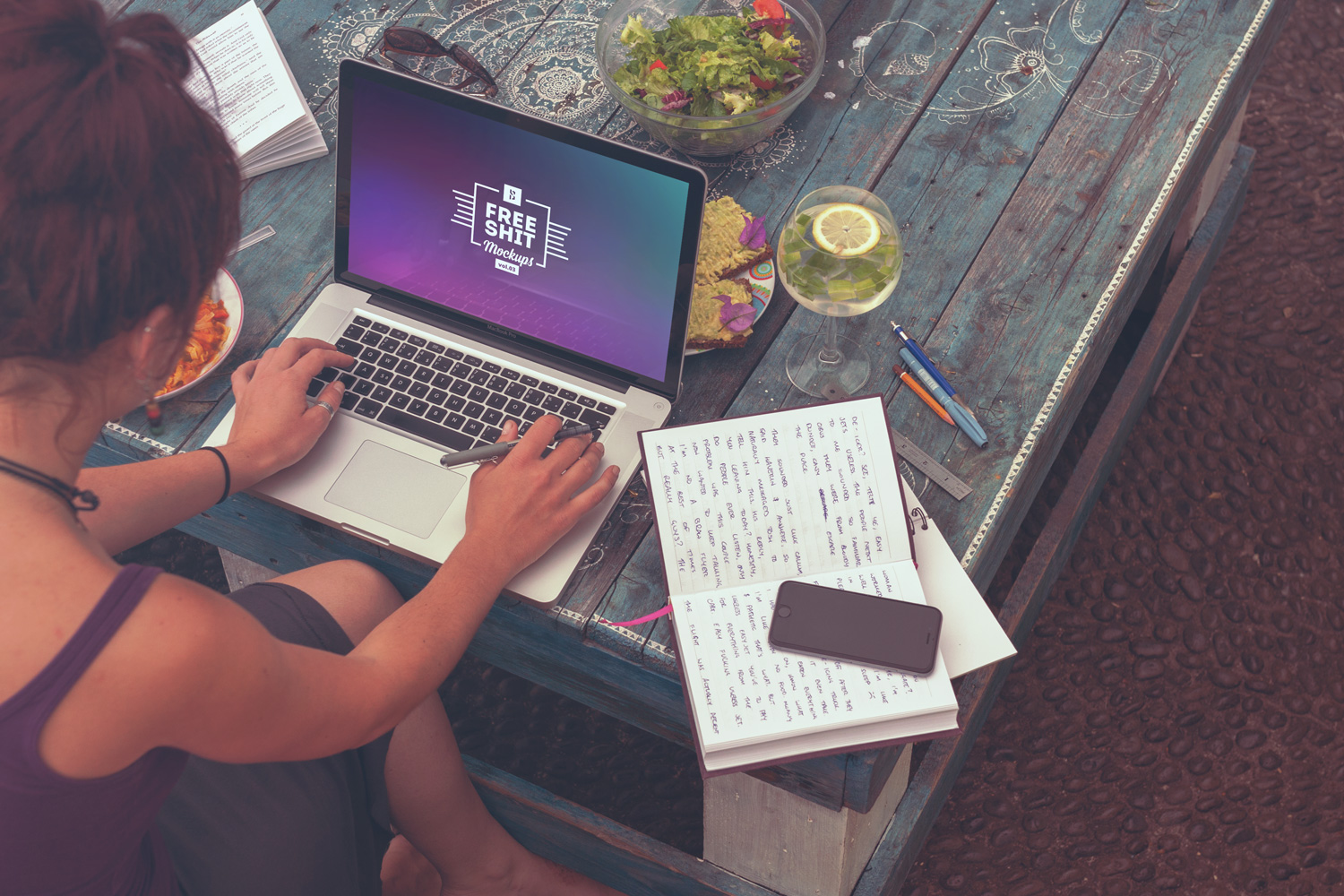 Free-High-Resolution-iPhone-&-MacBook-Mockups-01