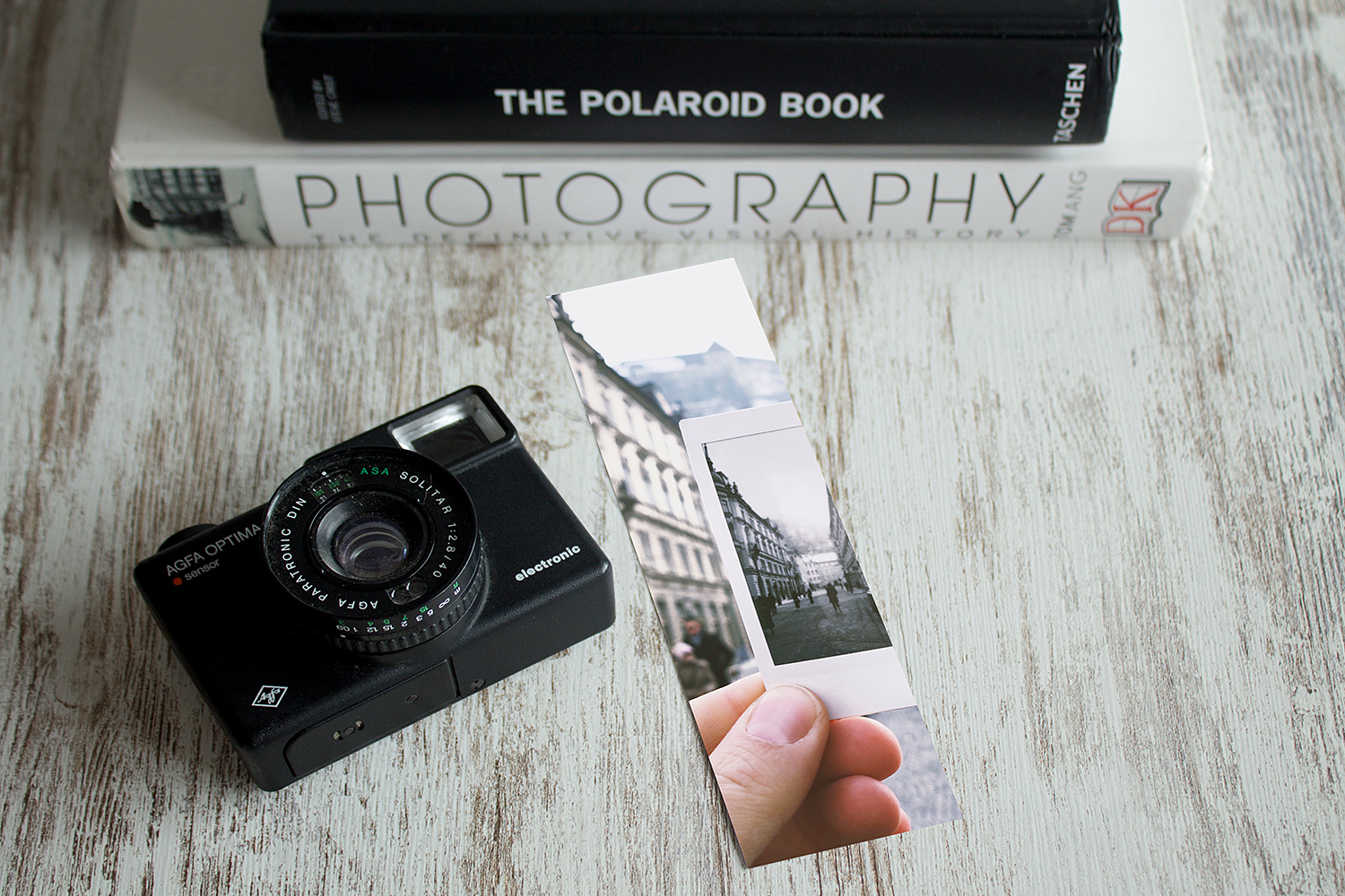 Bookmark-Design-Mockup-Free-07