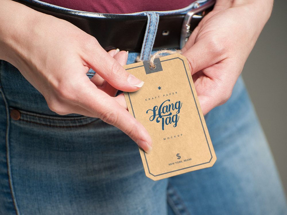 Kraft paper tag mockup in hand | free mockup