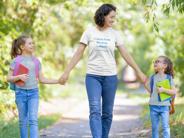 T-Shirt Placeit Mockup of a Happy Mom With Her Girls