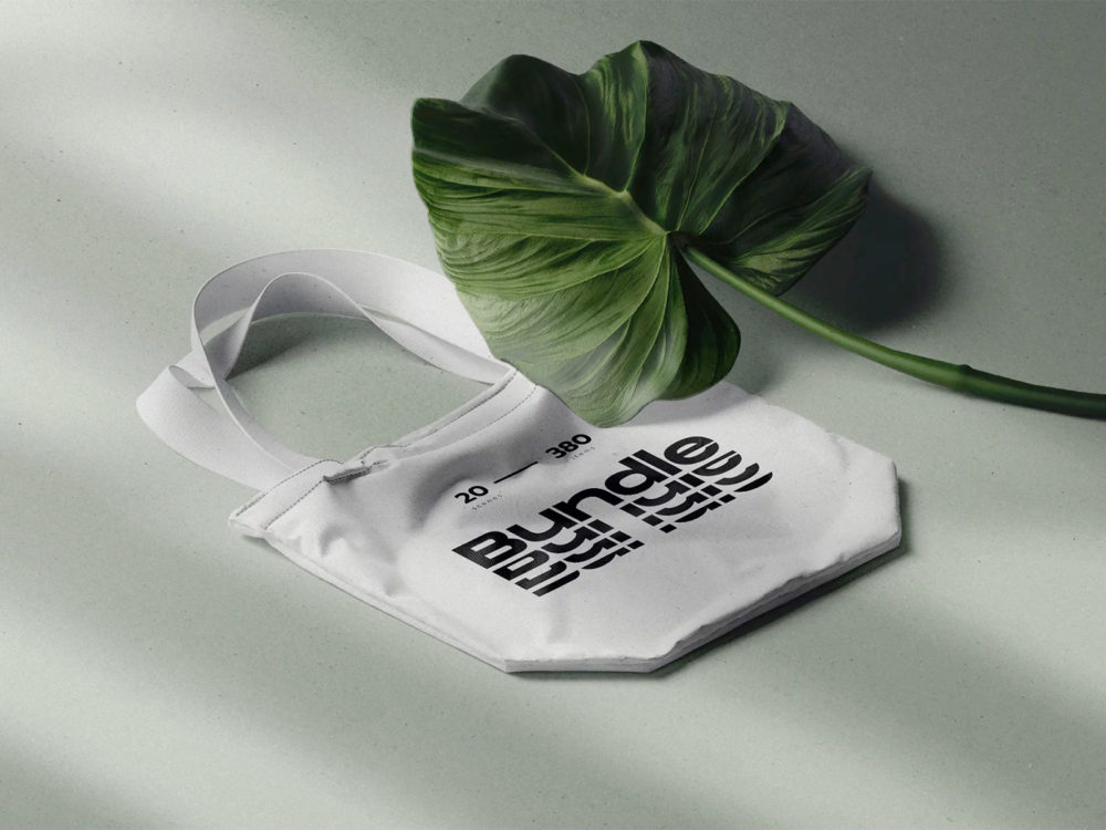 Fabric bag psd mockup with tropic leaf | free mockup