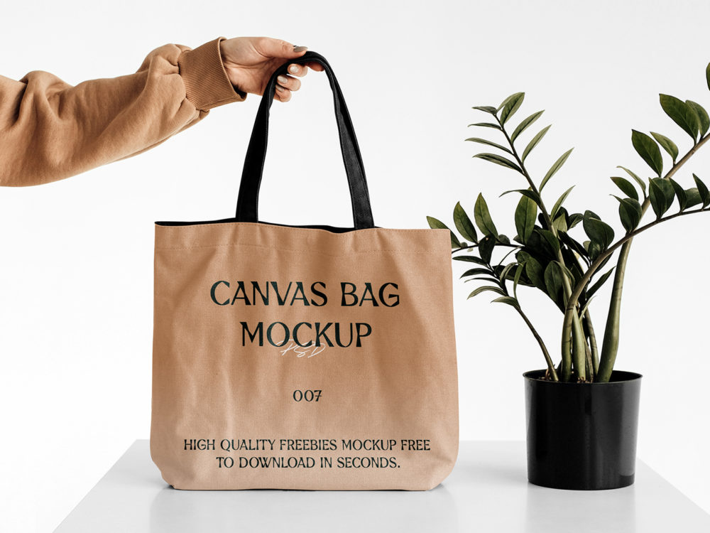 Hand holding big canvas bag free psd mockup | free mockup