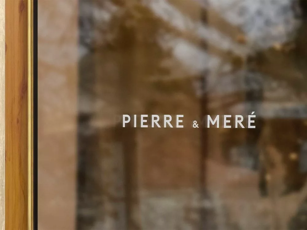 Window Sign/Logo Free Mockups