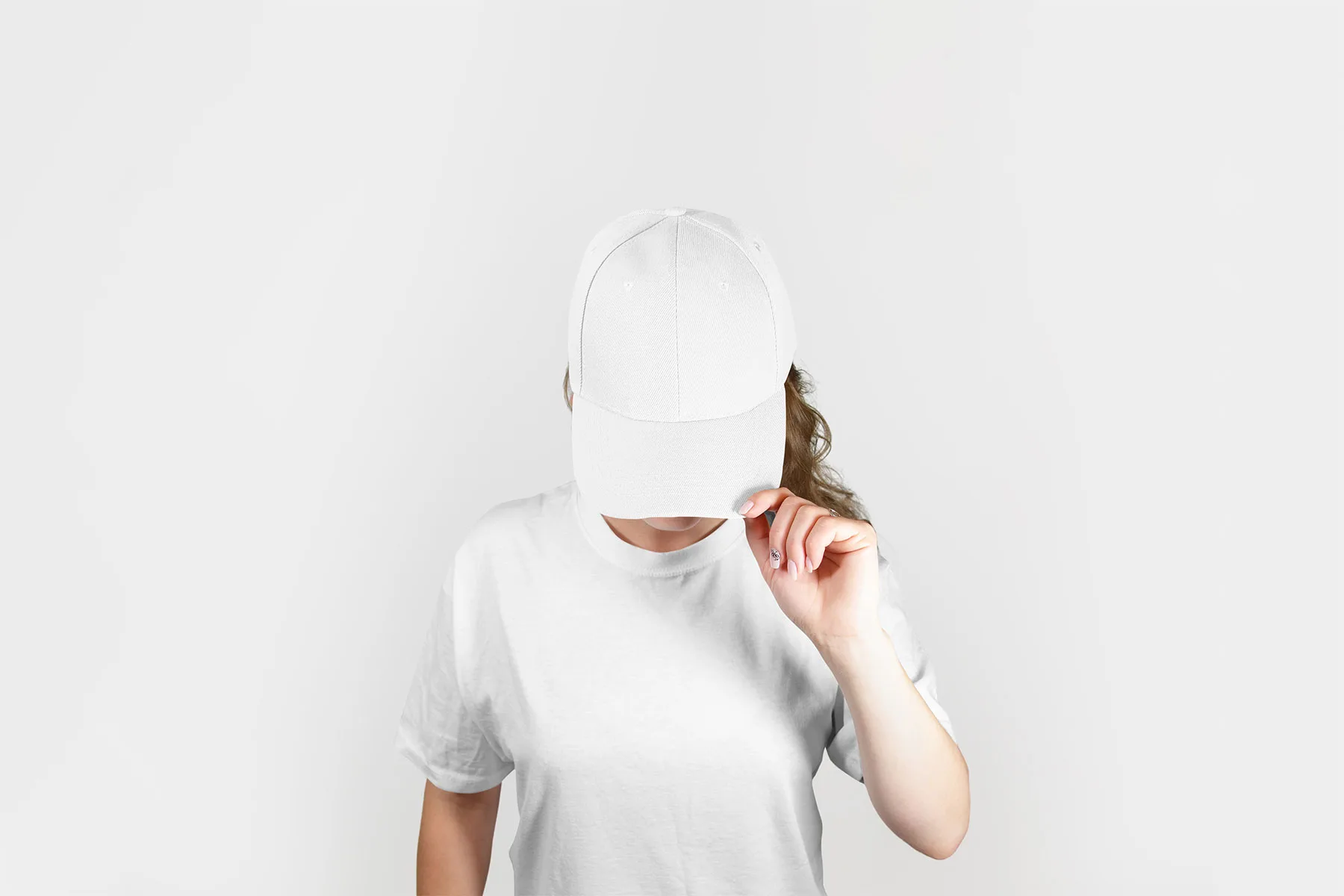 Snapback Hat Mockup & T-Sirt Mockups