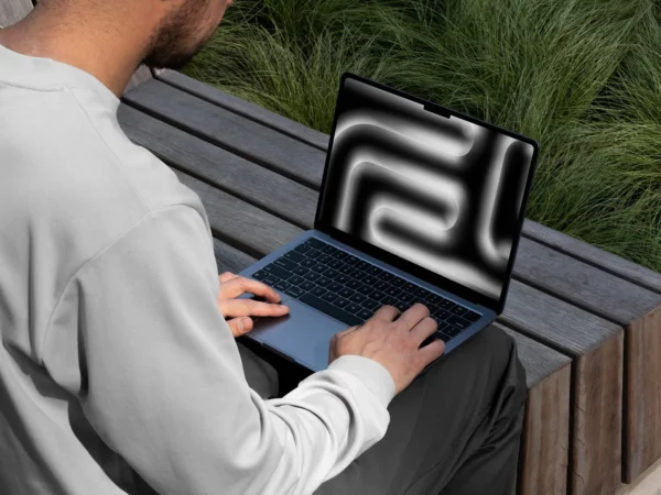 MacBook Screen Mockup (Website/App Presentation)
