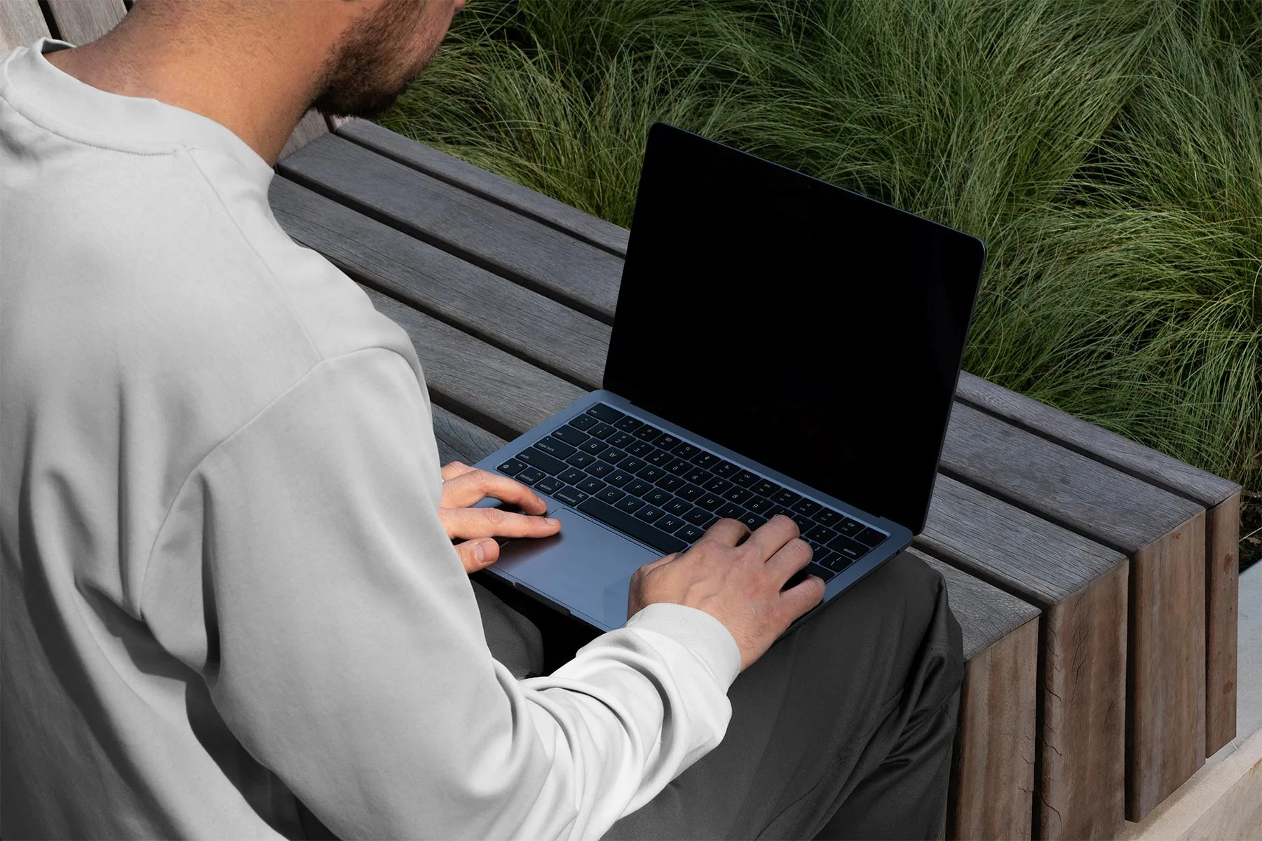 MacBook Screen Mockup (Website/App Presentation)