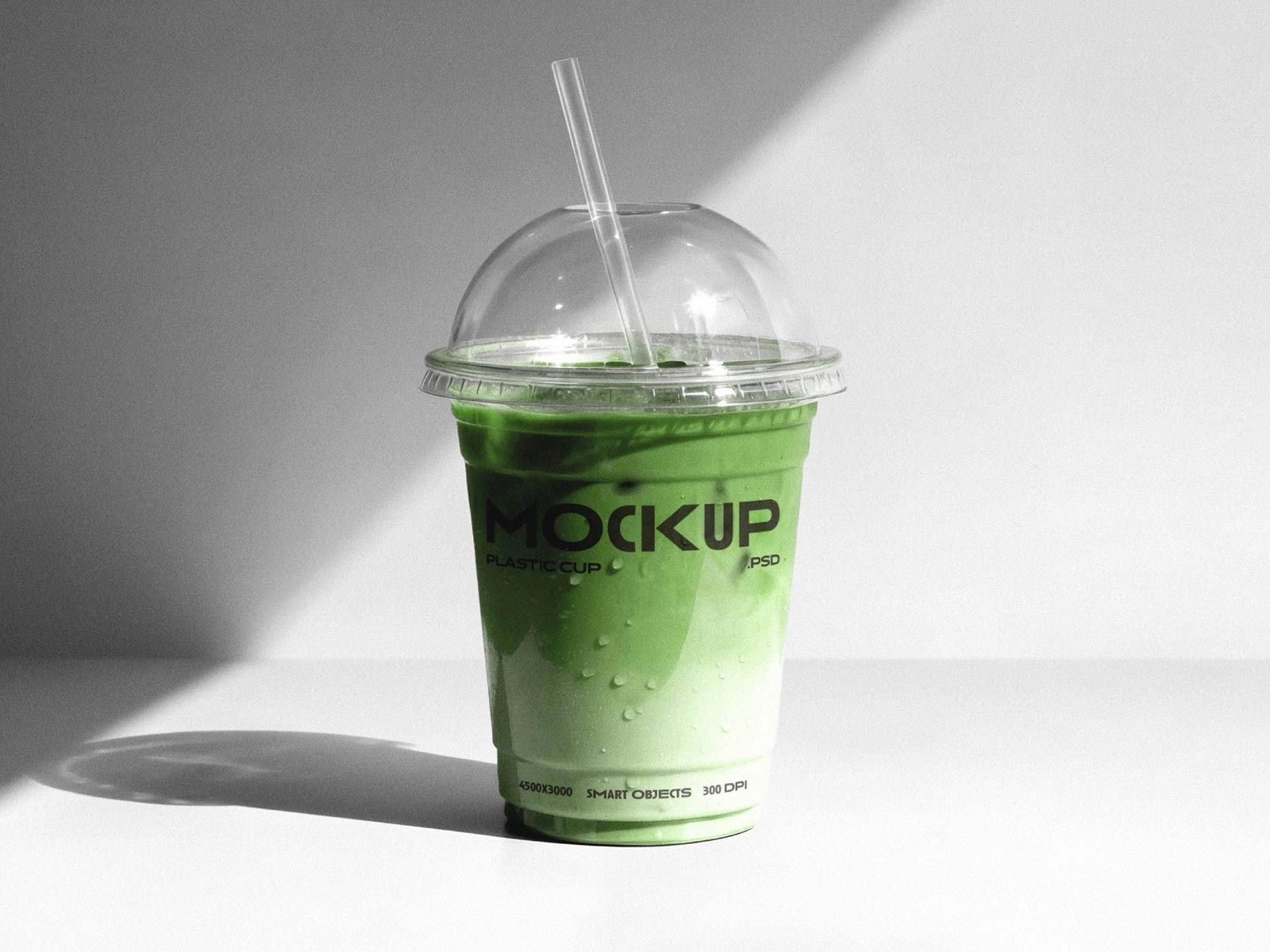 Free Clear Plastic Drink Cup Mockup – Dome Lid & Straw