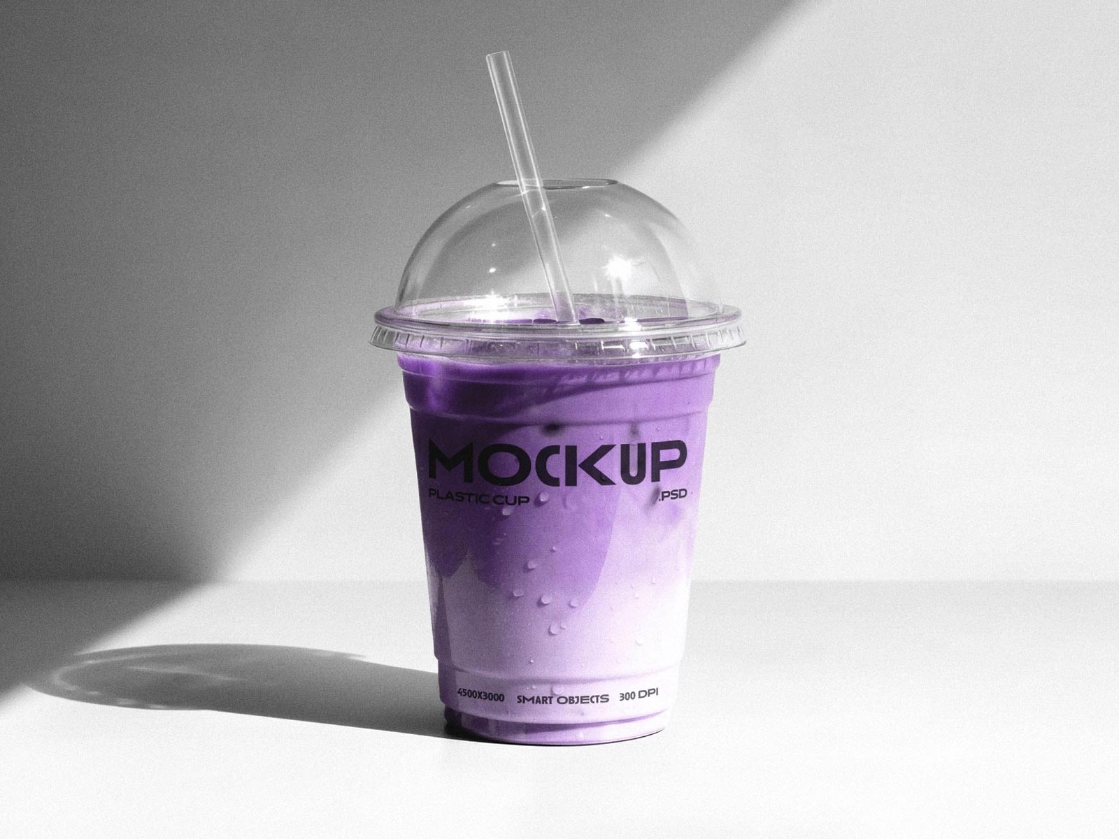 Free Clear Plastic Drink Cup Mockup – Dome Lid & Straw